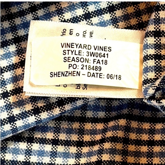 Vineyard Vines 100% Cotton Checkered Whale Shirt
Boy's Size 16 - Picture 3 of 6